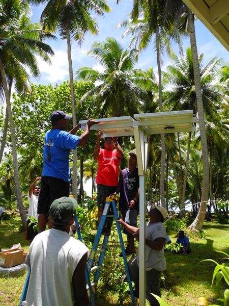 2012年7月，瑞峰在马绍尔群岛安装了3000套离网户用光伏系统