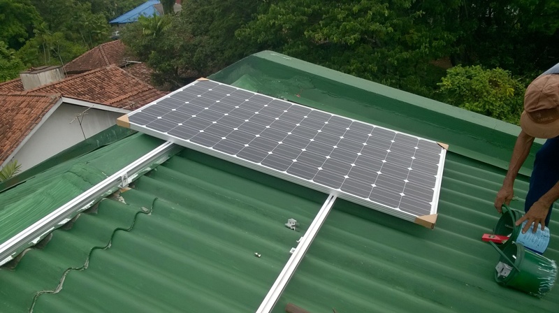 2015年，瑞峰在斯里兰卡科隆坡安装的32千瓦并网光伏项目